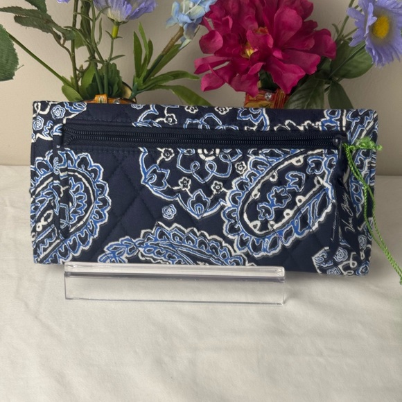 NWT Vera Bradley Blue Bandana Trifold Wallet Retired pattern - Picture 4 of 9